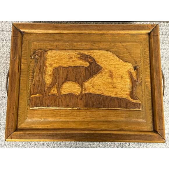 Beautiful Hand Carved Folk Art Box W Signed Painting On Inside- Kudu, Elk ? - Picture 3 of 13